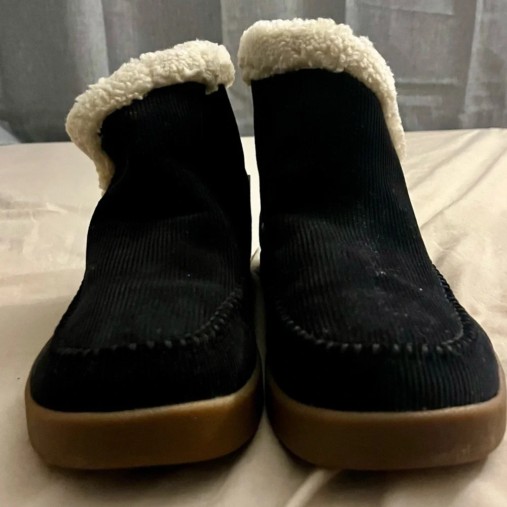 Sanuk | Women’s Black Cream Nice Bootah Corduroy Ankle Boots